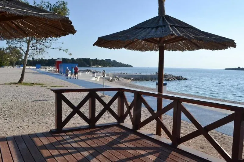 Apartments Anica Πούλα 0*,